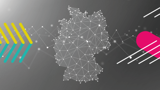 Öffnet den Baustein "Digitale Teilhabe in Deutschland". Beschreibung: Bild in schwarz und weiß mit eingefügten bunten Gestaltungselementen. Es wird ein Umriss der Bundesrepublik gezeigt mit Netzwerk und Knotenpunkten. Der Hintergrund ist einfarbig.  